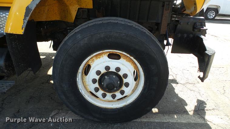 image for item DC5657 2006 International 7400 dump truck