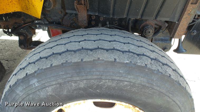 image for item DC5657 2006 International 7400 dump truck