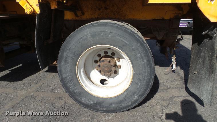 image for item DC5657 2006 International 7400 dump truck