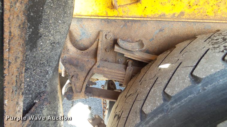 image for item DC5657 2006 International 7400 dump truck