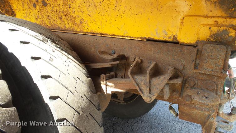 image for item DC5657 2006 International 7400 dump truck