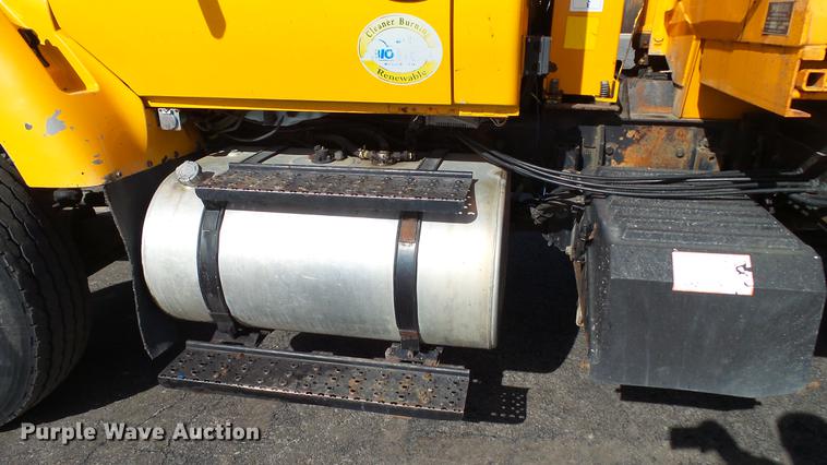 image for item DC5657 2006 International 7400 dump truck