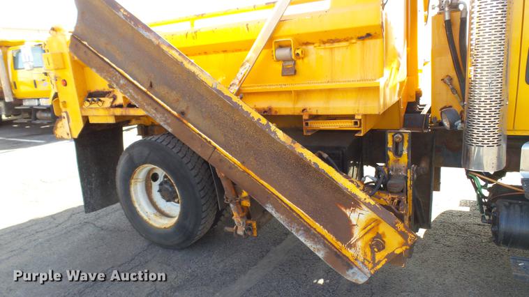 image for item DC5657 2006 International 7400 dump truck