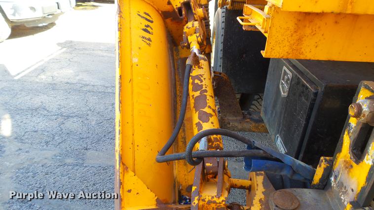 image for item DC5657 2006 International 7400 dump truck