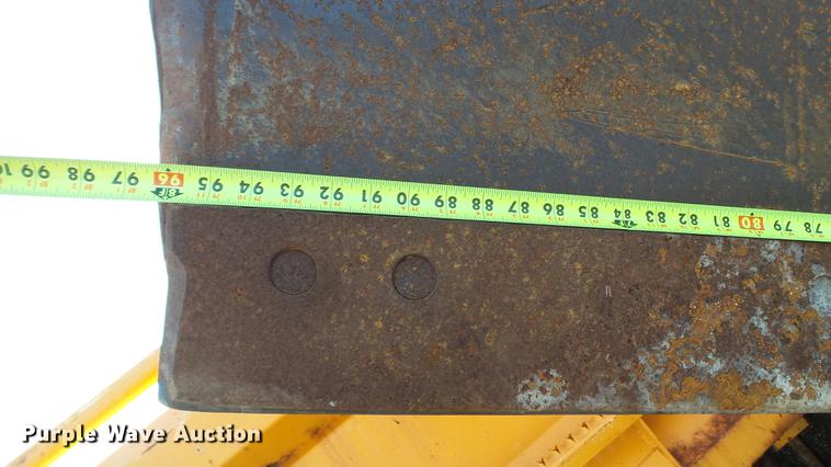 image for item DC5657 2006 International 7400 dump truck