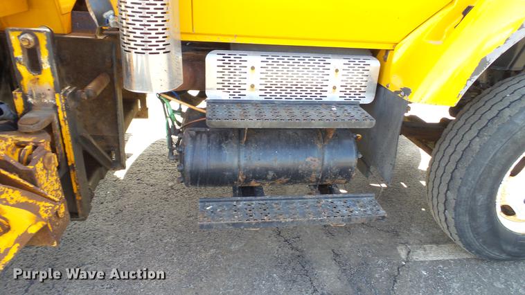 image for item DC5657 2006 International 7400 dump truck