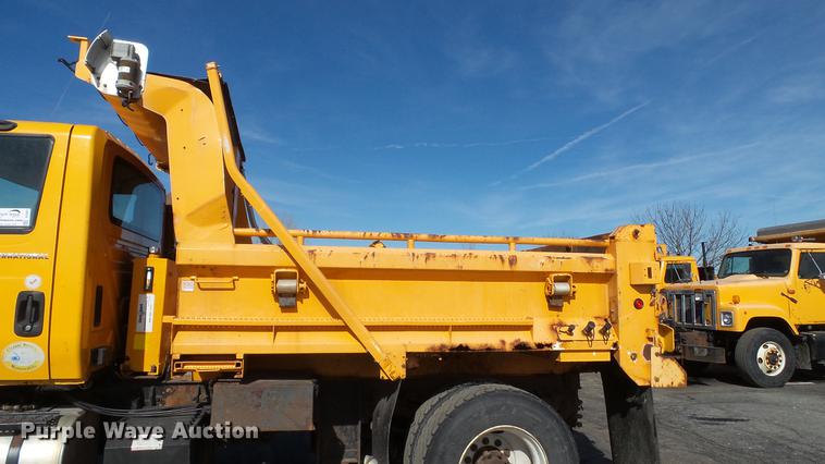 image for item DC5657 2006 International 7400 dump truck