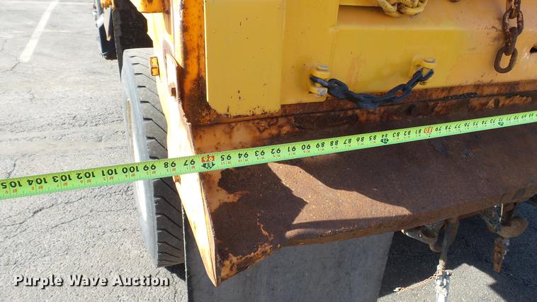 image for item DC5657 2006 International 7400 dump truck