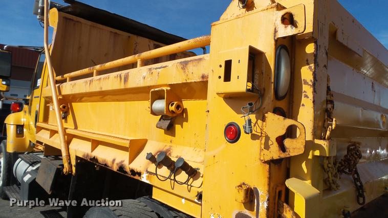 image for item DC5657 2006 International 7400 dump truck