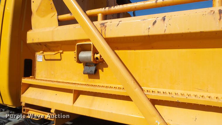 image for item DC5657 2006 International 7400 dump truck