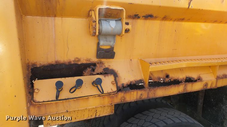 image for item DC5657 2006 International 7400 dump truck