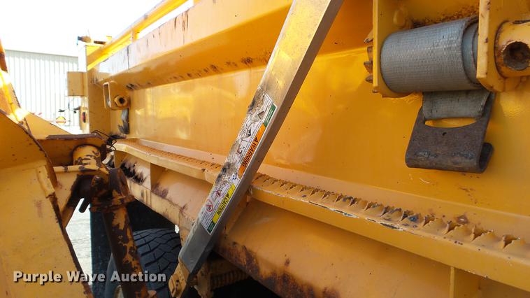 image for item DC5657 2006 International 7400 dump truck