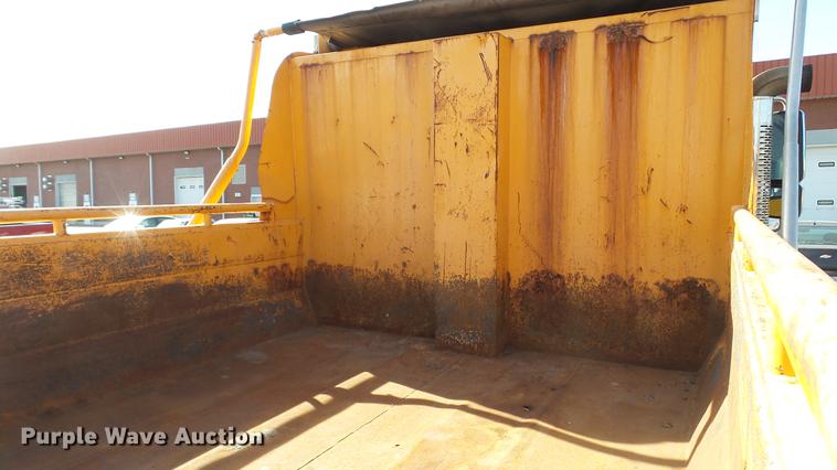 image for item DC5657 2006 International 7400 dump truck