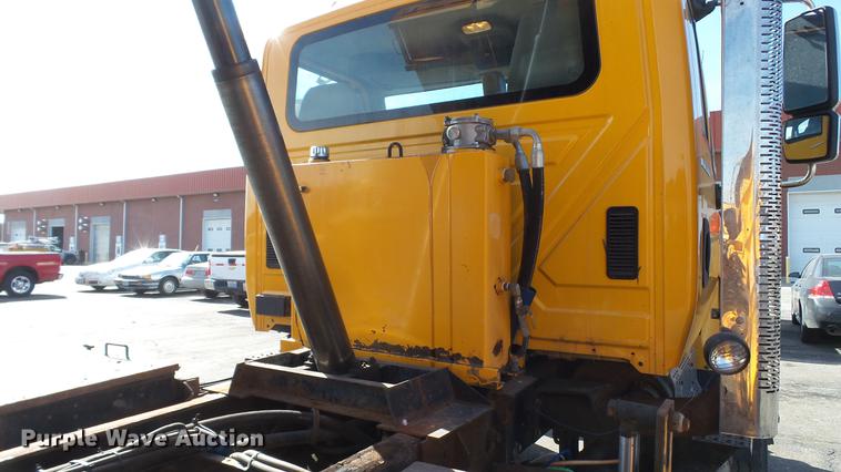 image for item DC5657 2006 International 7400 dump truck