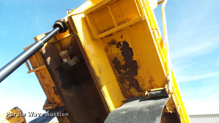 image for item DC5657 2006 International 7400 dump truck