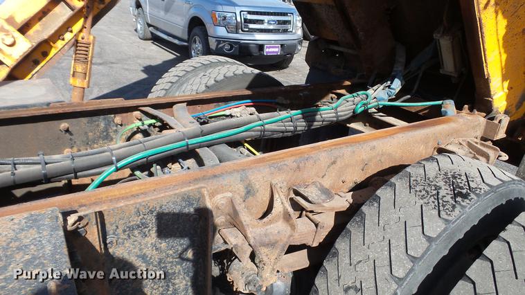 image for item DC5657 2006 International 7400 dump truck