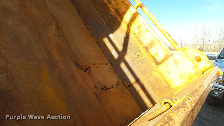 image for item DC5657 2006 International 7400 dump truck