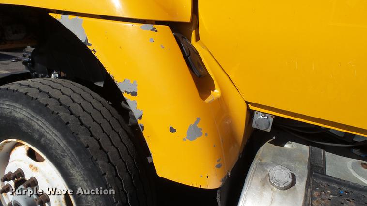 image for item DC5657 2006 International 7400 dump truck