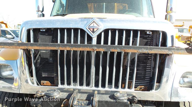 image for item DC5657 2006 International 7400 dump truck