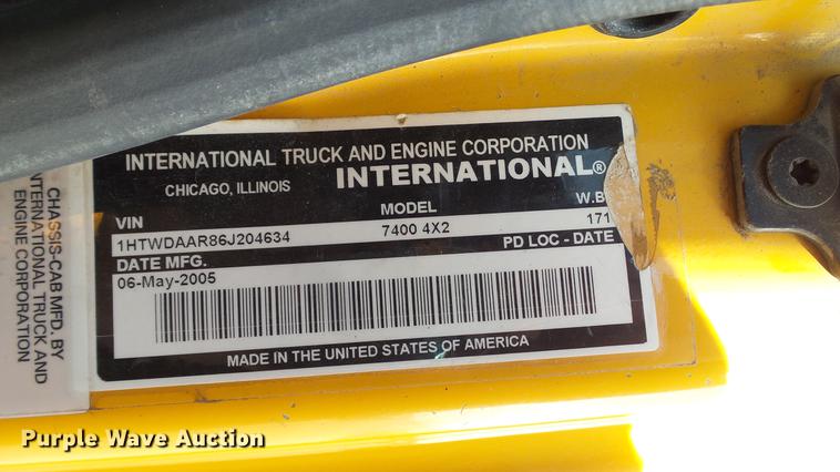 image for item DC5657 2006 International 7400 dump truck