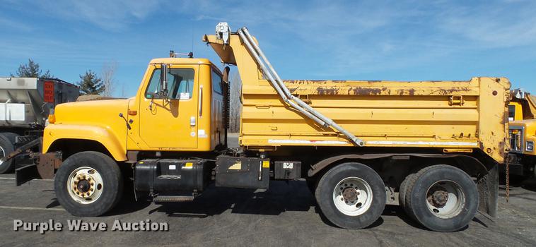image for item DC5658 2002 International F2554 dump truck