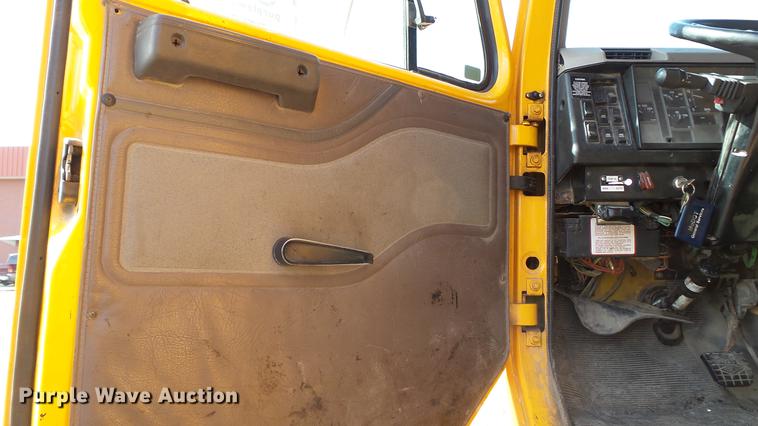 image for item DC5658 2002 International F2554 dump truck