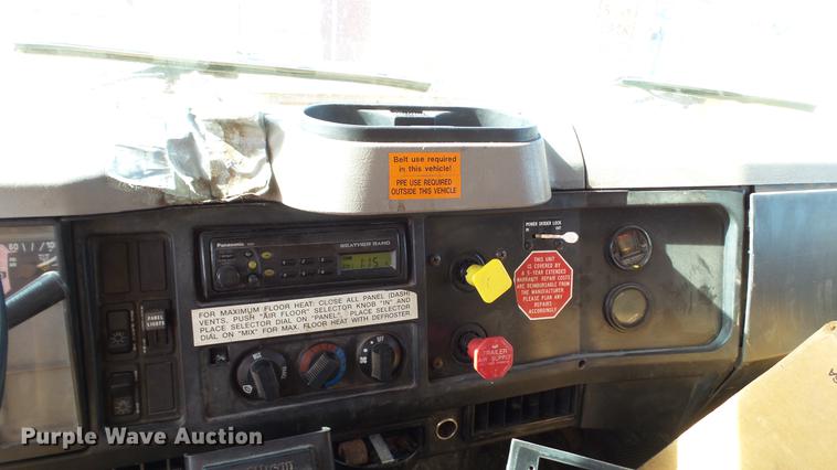 image for item DC5658 2002 International F2554 dump truck