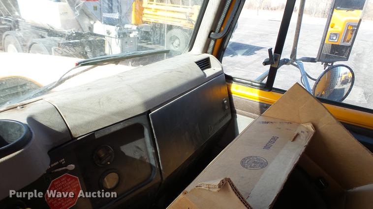 image for item DC5658 2002 International F2554 dump truck