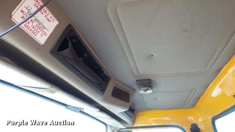 image for item DC5658 2002 International F2554 dump truck