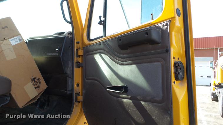 image for item DC5658 2002 International F2554 dump truck