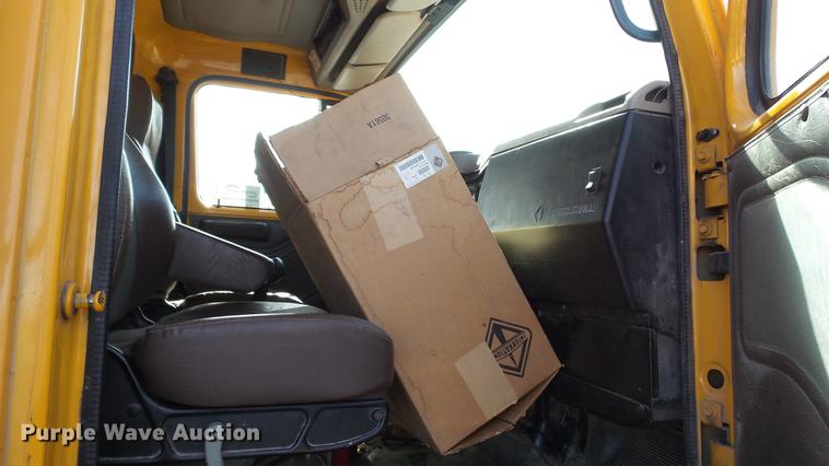 image for item DC5658 2002 International F2554 dump truck