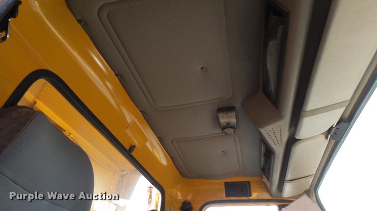 image for item DC5658 2002 International F2554 dump truck