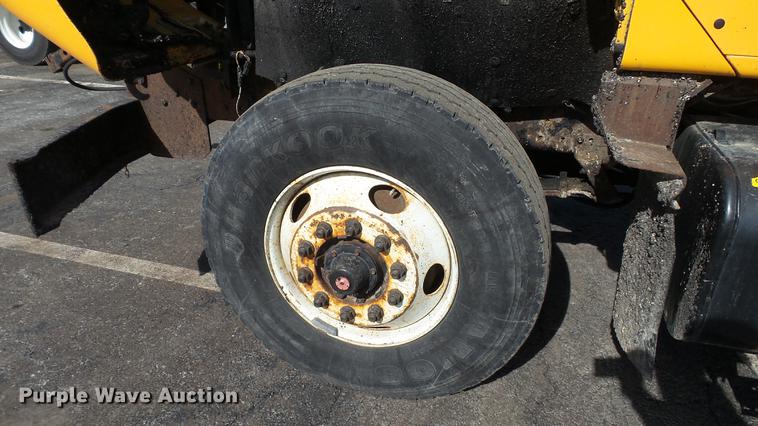 image for item DC5658 2002 International F2554 dump truck