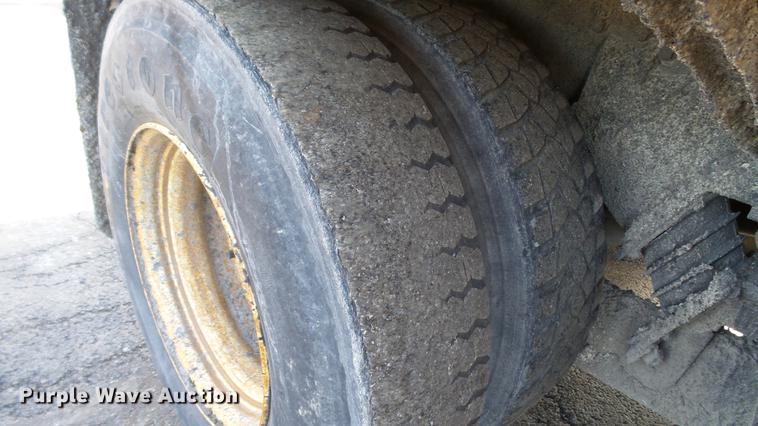 image for item DC5658 2002 International F2554 dump truck