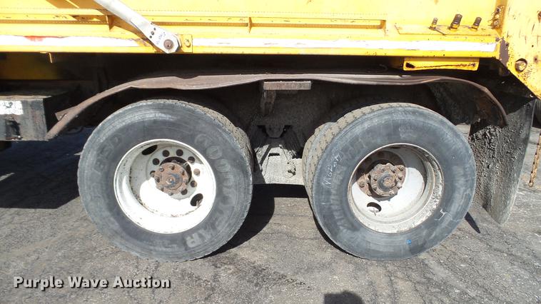 image for item DC5658 2002 International F2554 dump truck
