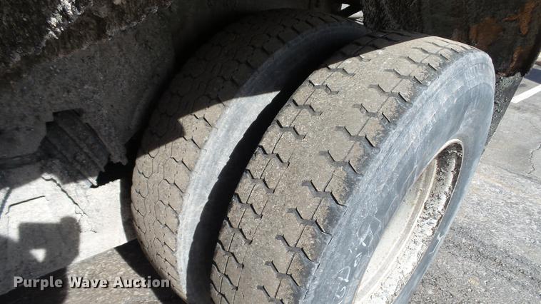 image for item DC5658 2002 International F2554 dump truck