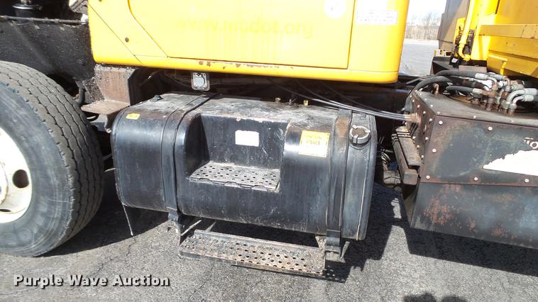 image for item DC5658 2002 International F2554 dump truck