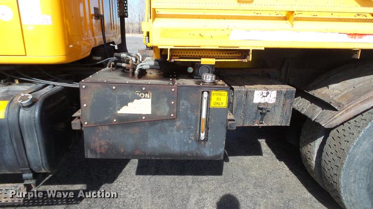 image for item DC5658 2002 International F2554 dump truck