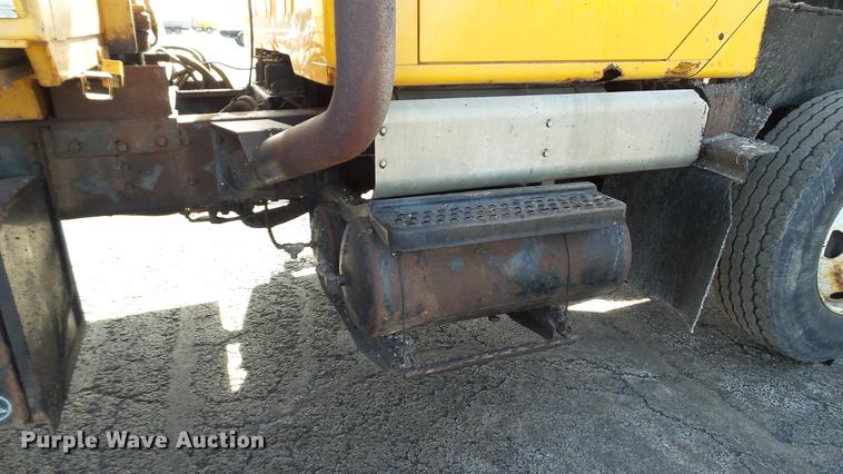 image for item DC5658 2002 International F2554 dump truck