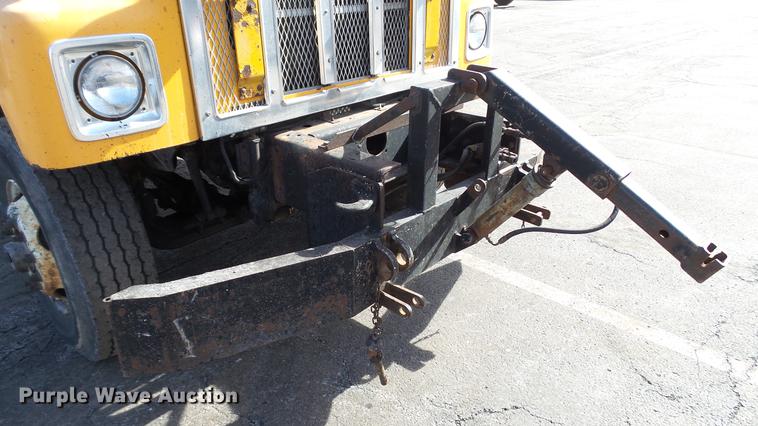 image for item DC5658 2002 International F2554 dump truck