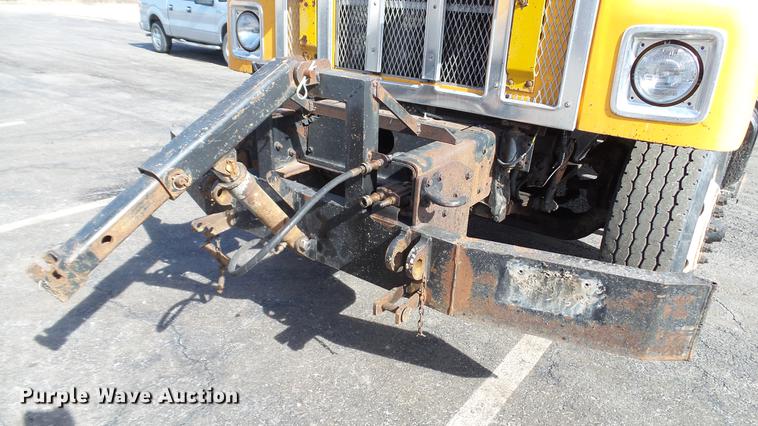 image for item DC5658 2002 International F2554 dump truck