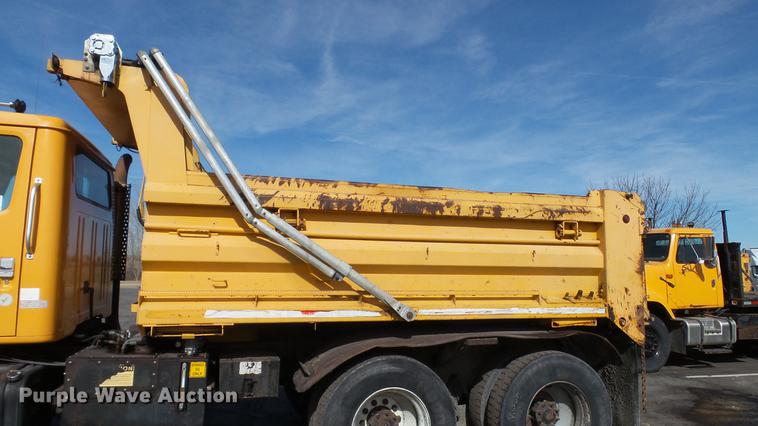 image for item DC5658 2002 International F2554 dump truck