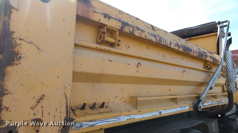 image for item DC5658 2002 International F2554 dump truck