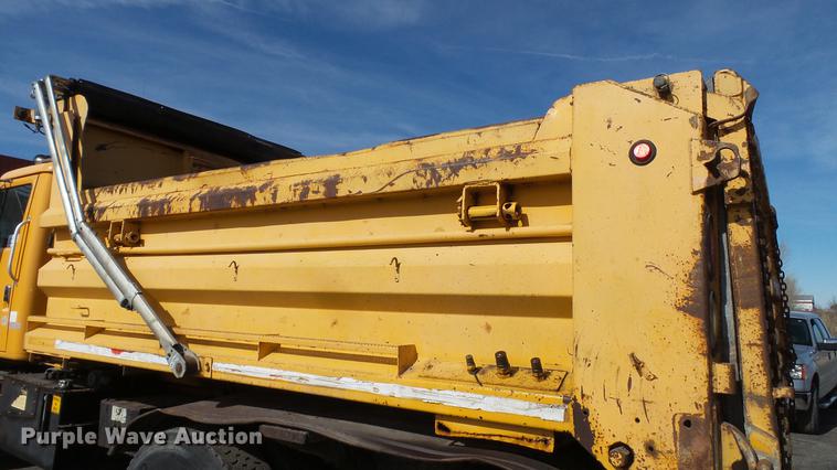 image for item DC5658 2002 International F2554 dump truck