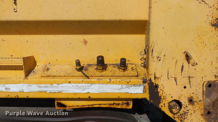 image for item DC5658 2002 International F2554 dump truck