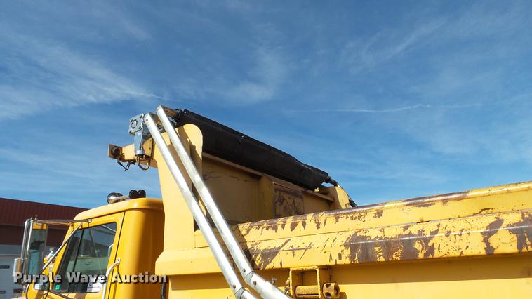 image for item DC5658 2002 International F2554 dump truck