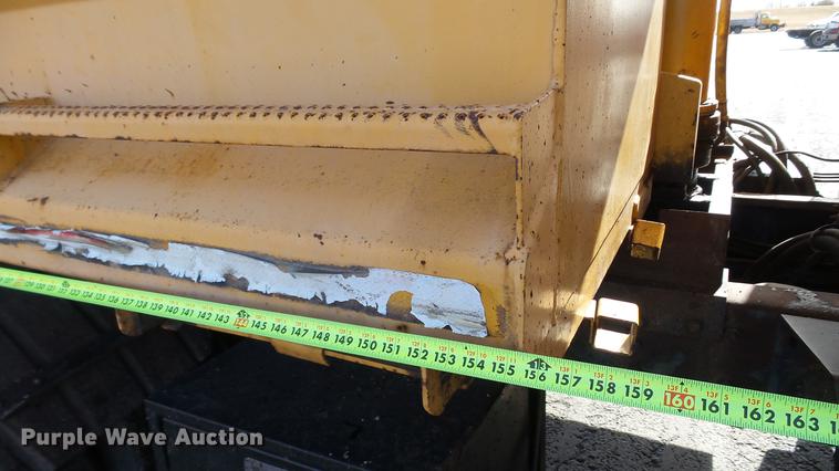 image for item DC5658 2002 International F2554 dump truck