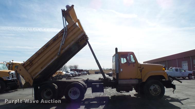 image for item DC5658 2002 International F2554 dump truck