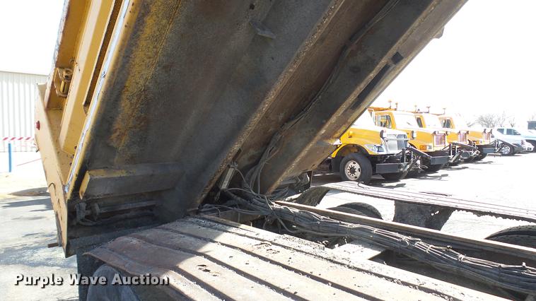 image for item DC5658 2002 International F2554 dump truck