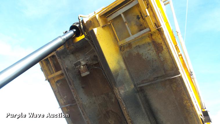 image for item DC5658 2002 International F2554 dump truck